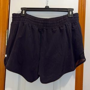 Hotty Hot High-Rise Lululemon 2.5”. Black.